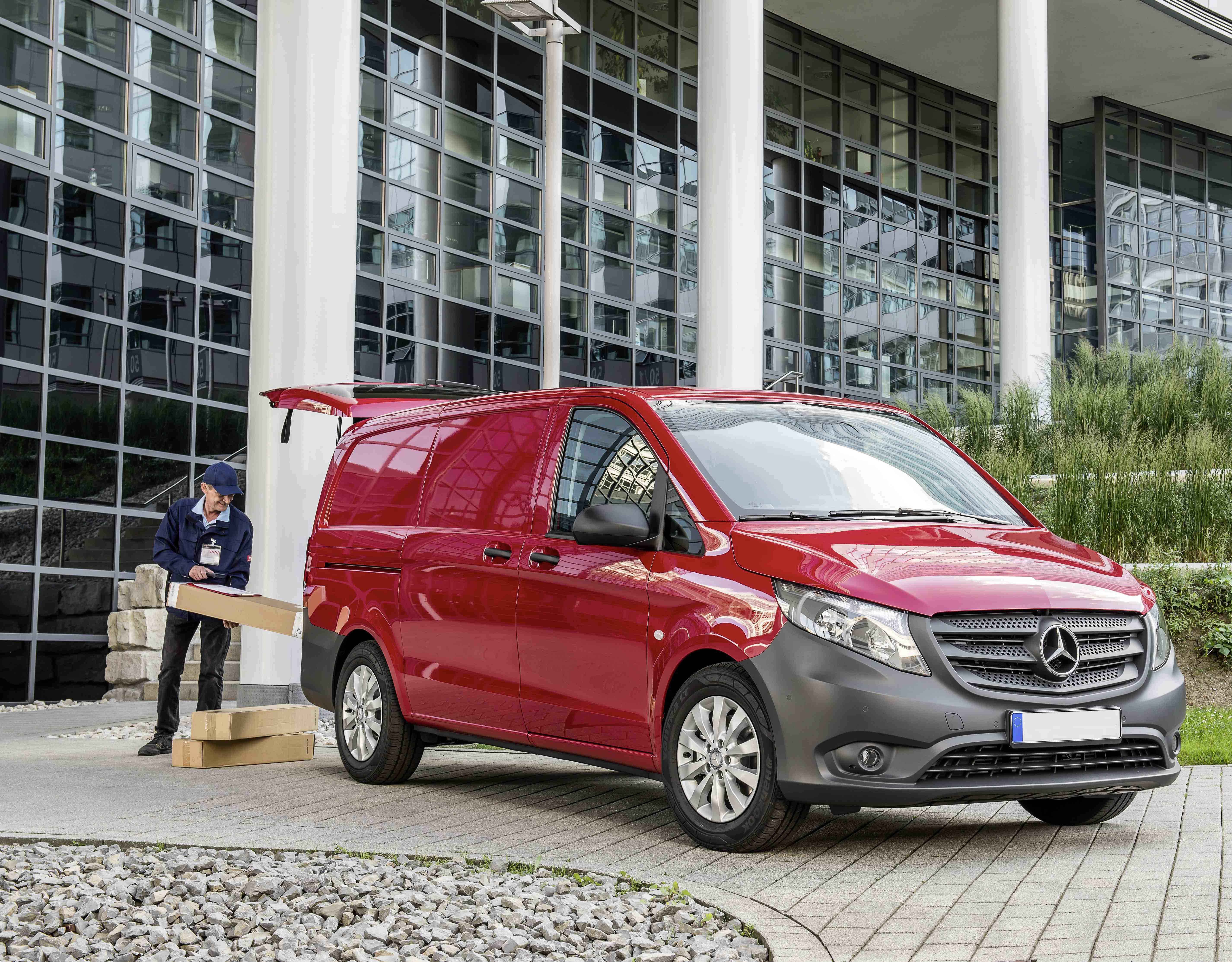 Ireland’s Van Hero 2019 will be offered the free use of a new Mercedes-Benz Sprinter or Vito van for a full year